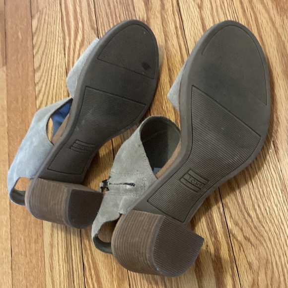 Toms | Majorca Block Heel Sandal Taupe Suede | Size 7 - Picture 4 of 4